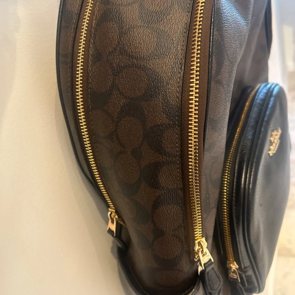 Backpack - Picture 4 of 8